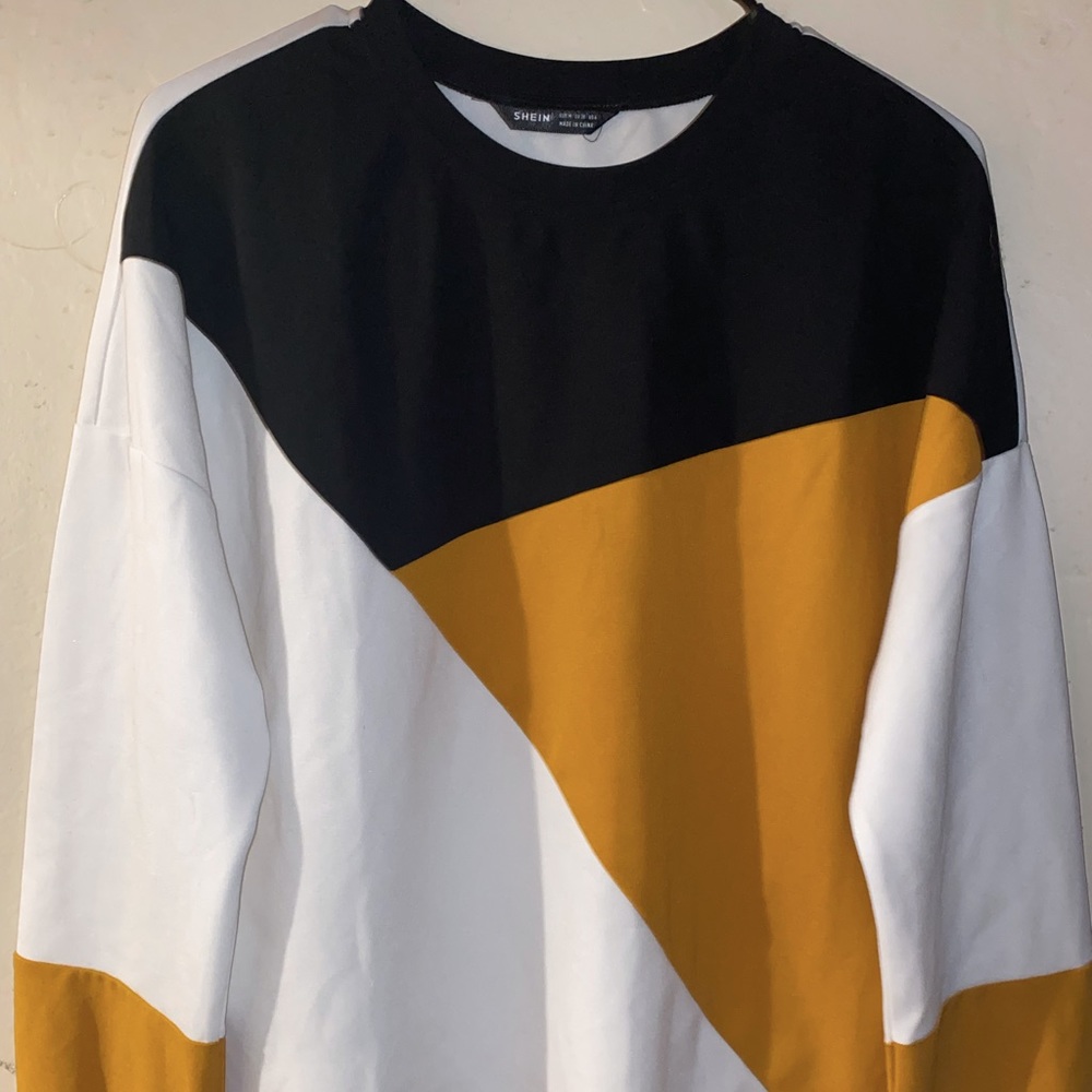 Three color tone sweater